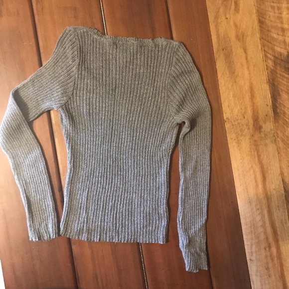 Flattering Scoop neck fitted sweater - Picture 2 of 4